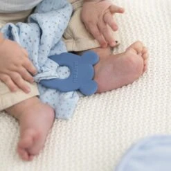 NATTOU Silikon Beißring Ohne BPA Mit Baumwolldecke 28 X 28 Cm Blau -Nattou 1b426f55e9ee04894c7ede9f4d2f0f7f