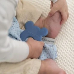 NATTOU Silikon Beißring Ohne BPA Mit Baumwolldecke 28 X 28 Cm Blau -Nattou 7b4a13b40c178d21923c50e9dcb2b53e