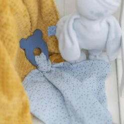 NATTOU Silikon Beißring Ohne BPA Mit Baumwolldecke 28 X 28 Cm Blau -Nattou a7ee1e388d0f380233c1985f31867380