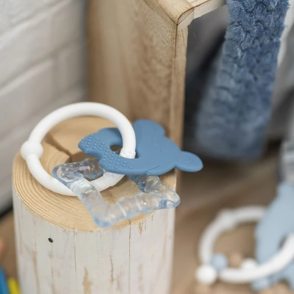 NATTOU Silikonbiss Mit Kühlteil Ohne BPA Blaue Maus 9 NATTOU Silikonbiss Mit Kühlteil Ohne BPA Blaue Maus – Bild 7